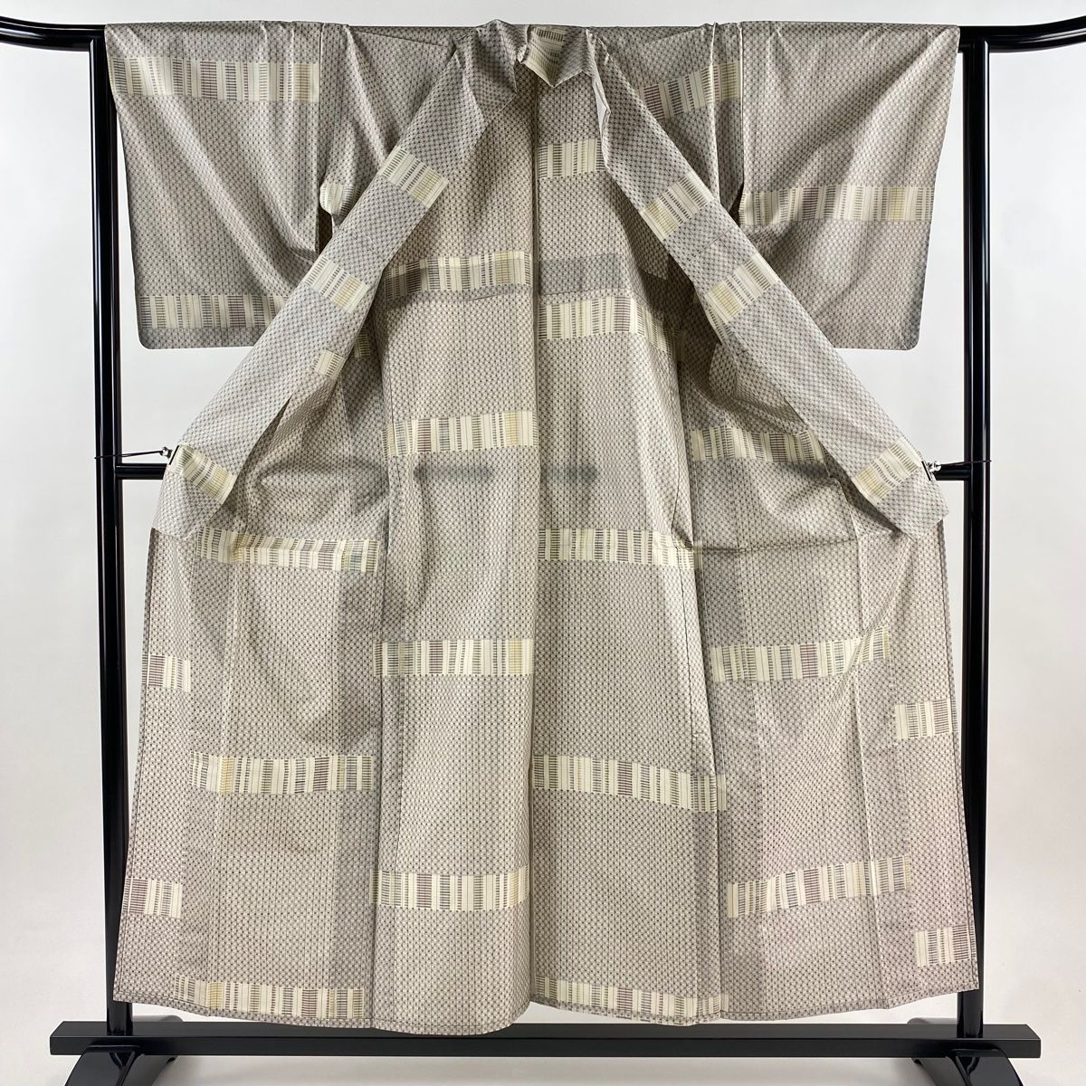  大島紬 身丈156 cm 裄丈64 M 単衣 落款 証紙 縞 幾何学 ベージュ 正絹 紬 着物