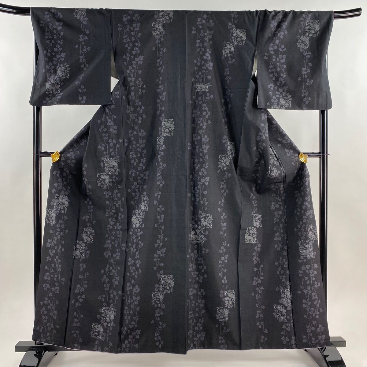 【未使用】結城紬　身丈168 美品】 結城紬 身丈160.5cm 裄丈70cm L 袷 証紙 花兎 蔦 黒 正絹 名品