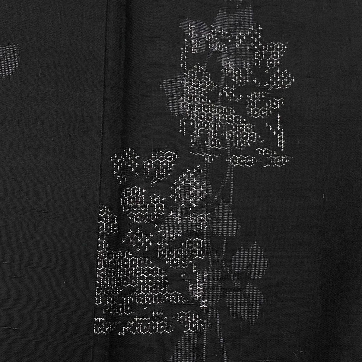 【未使用】結城紬　身丈168 美品】 結城紬 身丈160.5cm 裄丈70cm L 袷 証紙 花兎 蔦 黒 正絹 名品