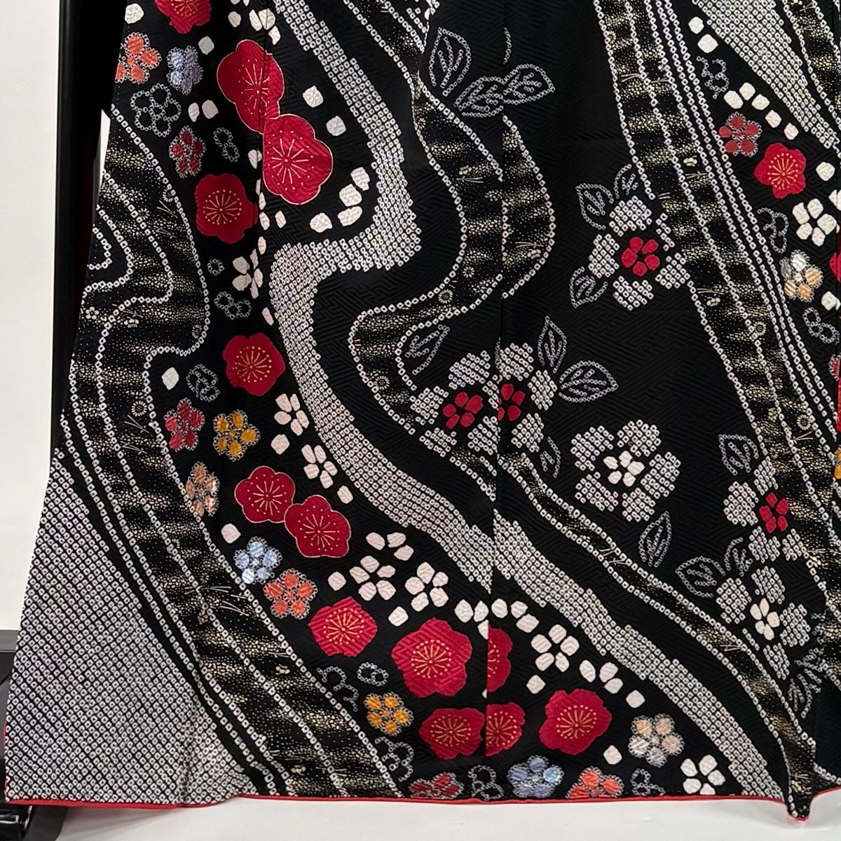 振袖 身丈168.5 cm 裄丈68.5 L 袷 梅 流水 絞り 金彩 黒 正絹
