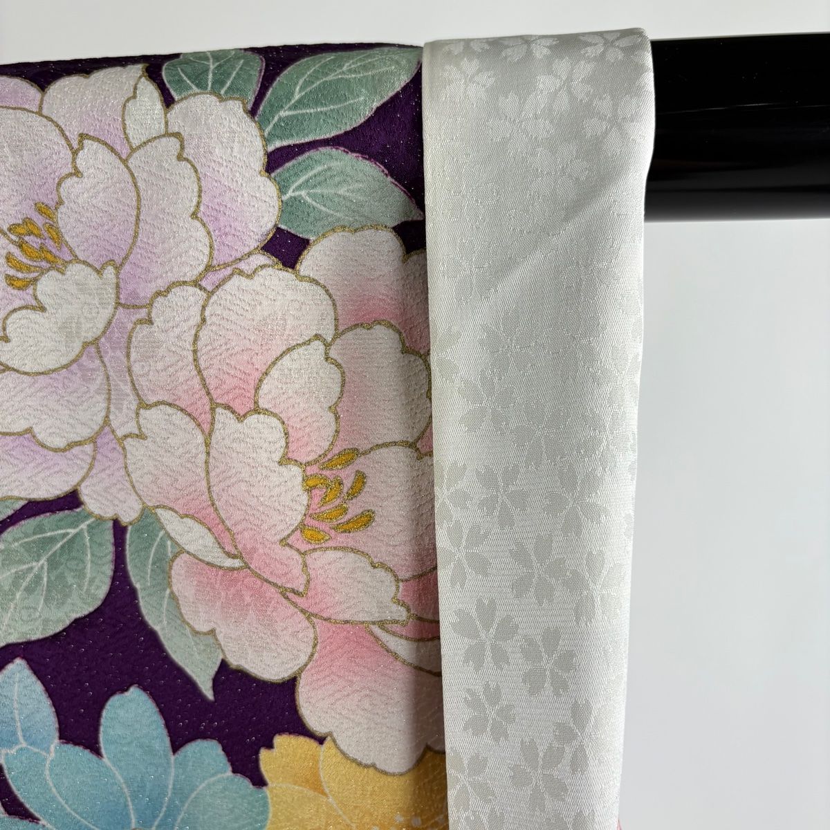  振袖 身丈169 cm 裄丈67 5 L 袷 手鞠 牡丹 金通し 金彩 紫 正絹 振袖 着物