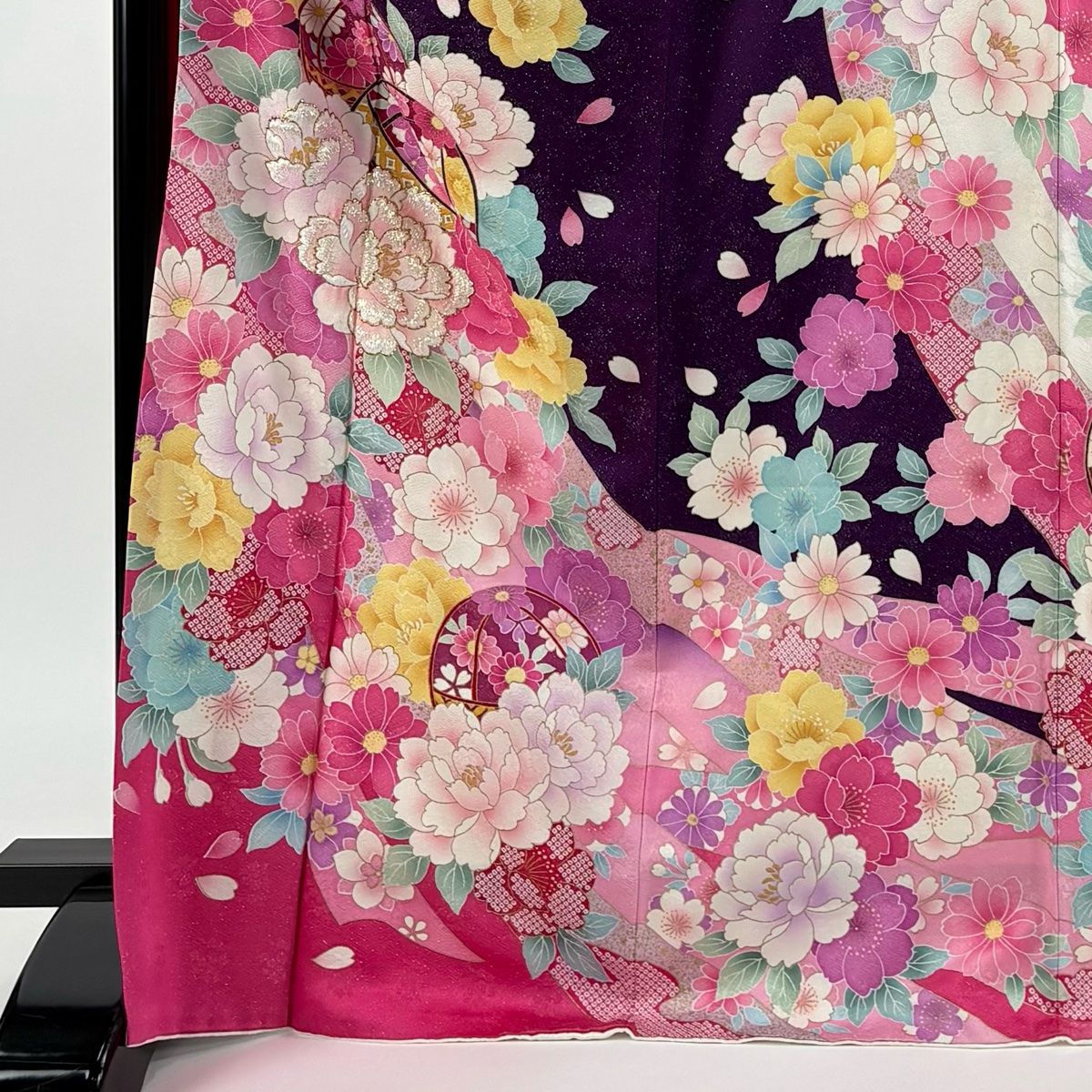 振袖 身丈169 cm 裄丈67.5 L 袷 手鞠 牡丹 金通し 金彩 紫 正絹