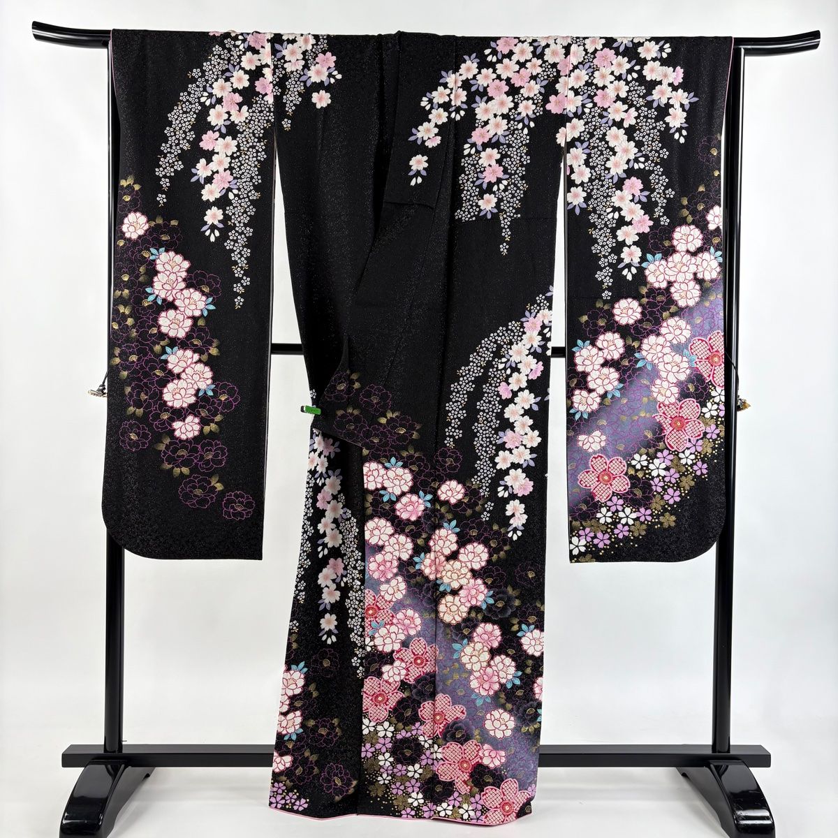  振袖 身丈165 cm 裄丈66.5 M 袷 IKKO 落款 桜 草花 銀通し 金彩 黒 正絹 振袖 着物