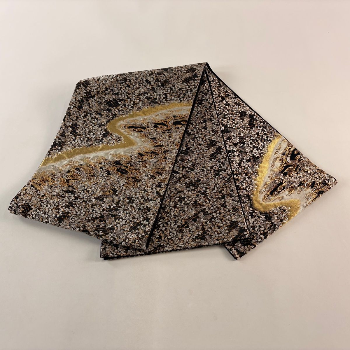美品】 袋帯 名品 加納幸 落款 萩 流水 金銀糸 刺繍 黒 お太鼓柄 正絹
