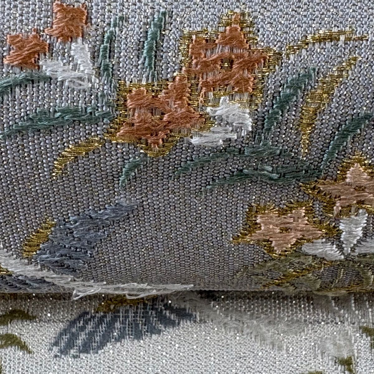 袋帯 名品 狂言丸小花づくし文 蝶 金糸 刺繍 灰色 六通 正絹 【中古