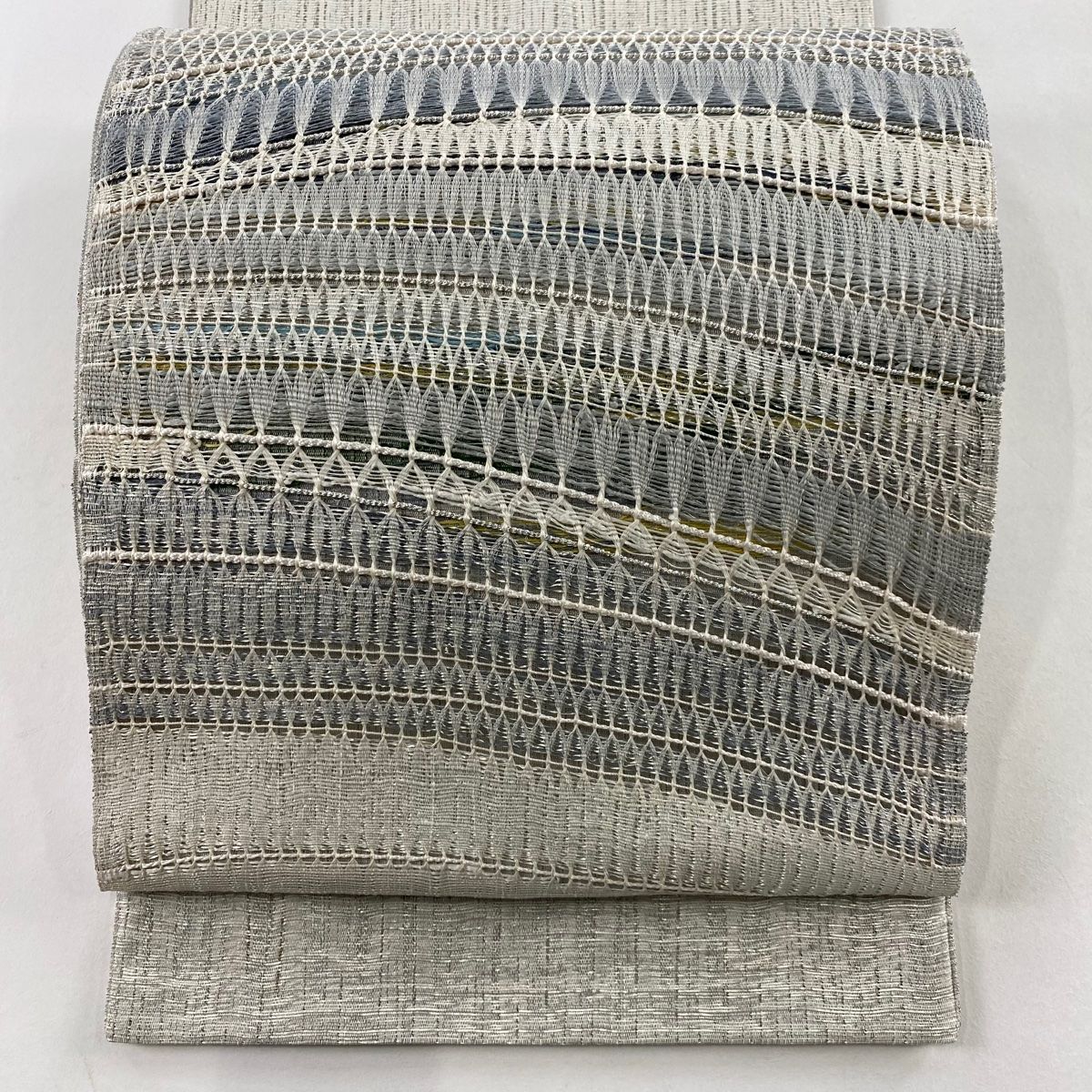 袋帯 渡文 落款 リバーシブル 幾何学模様 銀糸 箔 灰白 お太鼓柄 正絹