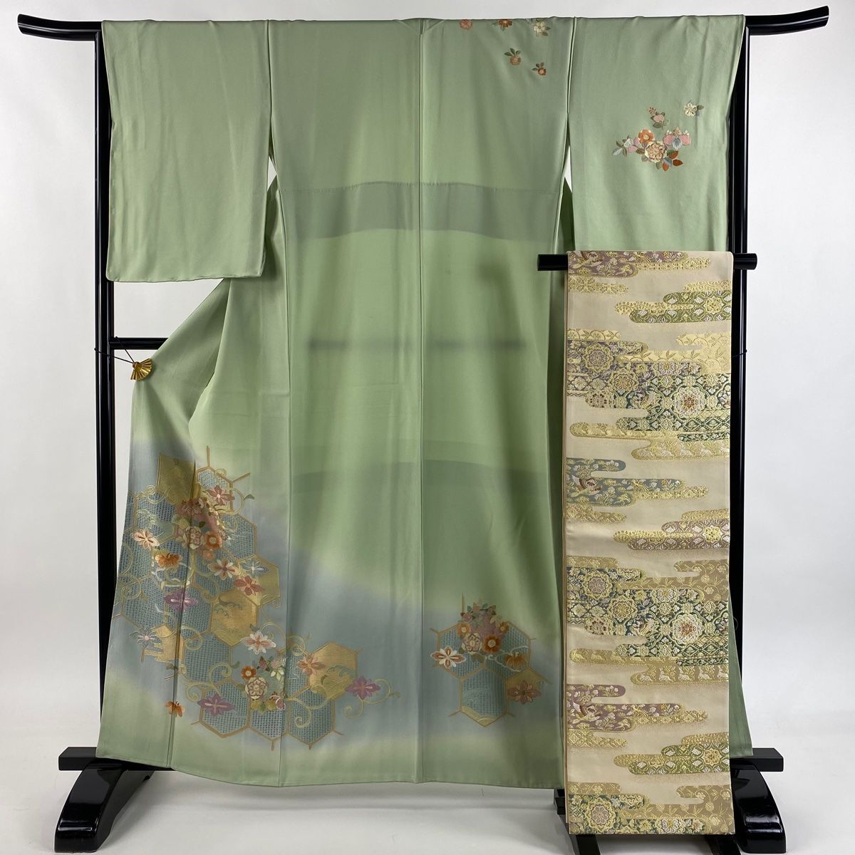 訪問着 身丈162 cm 裄丈65 M 袷 袋帯セット 花丸文 亀甲 刺繍 金糸 薄緑 正絹 秀品