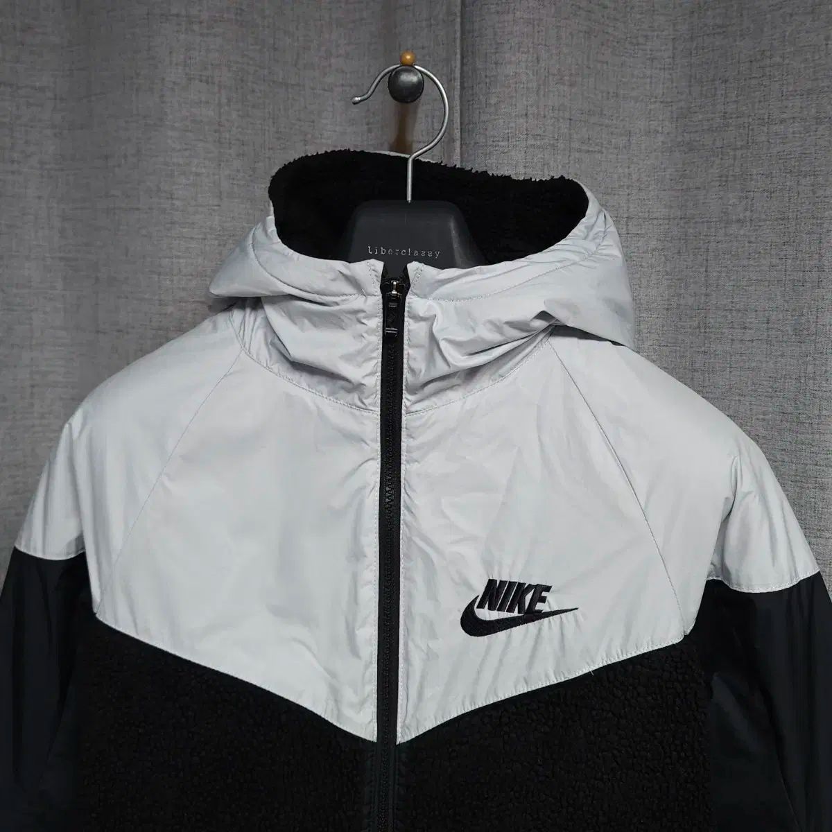 NIKE ジュニア シェルパ シープスキン 防風 ウィンドブレーカー