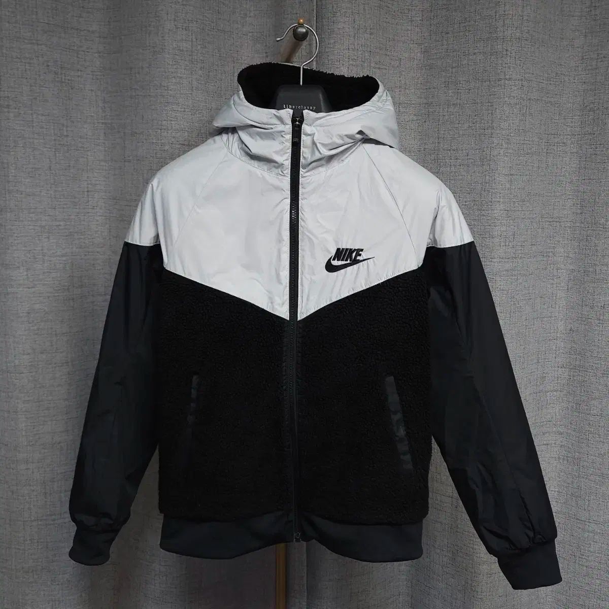 NIKE ジュニア シェルパ シープスキン 防風 ウィンドブレーカー