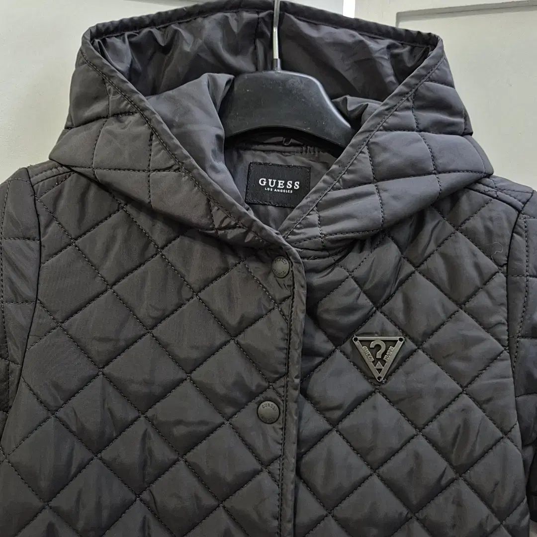 美品】GUESS キルティングダウンジャケット Guess（ゲス）の「NEW Olga 