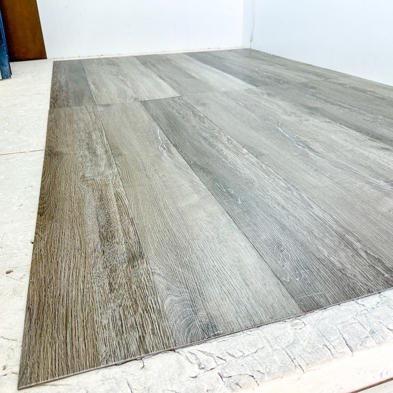 複層ビニル床タイル