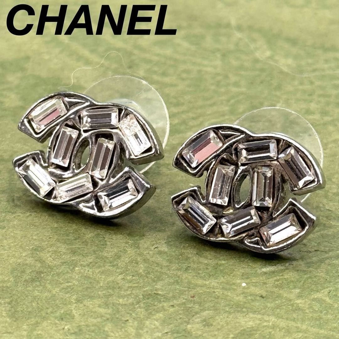 CHANEL ラインストーン 片耳 ピアス CHANEL ココマーク ラインストーン 01P 両耳 ピアス 095119 - メルカリ