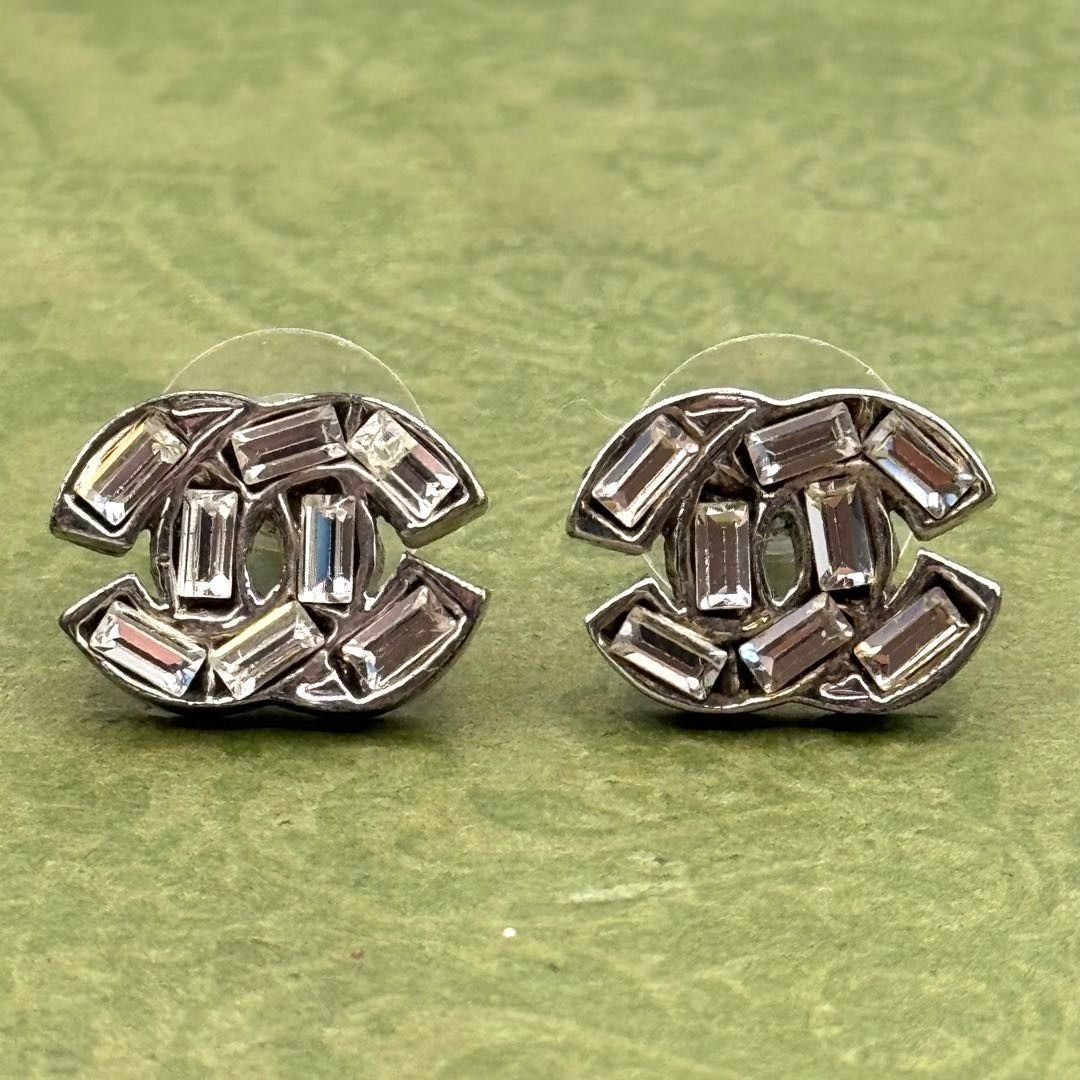 CHANEL ココマーク ラインストーン 01P 両耳 ピアス 095119 - メルカリ