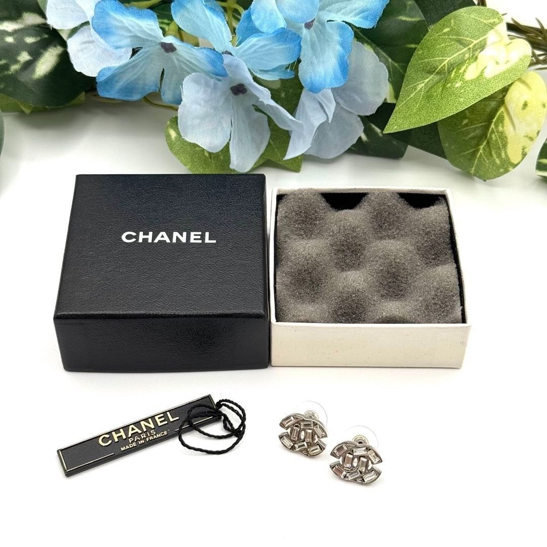 CHANEL ココマーク ラインストーン 01P 両耳 ピアス 095119 - メルカリ