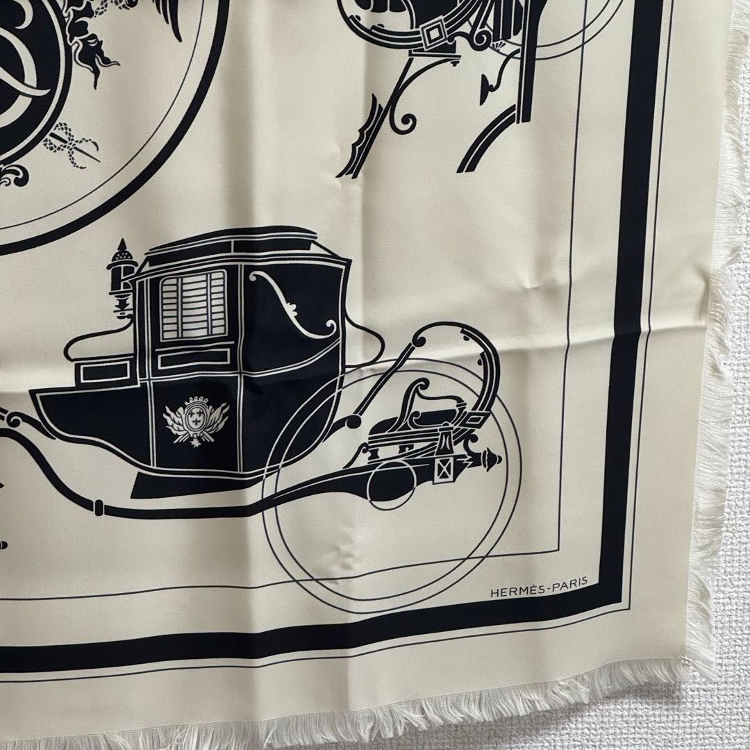 エルメス HERMES カレH 80 エクスリブリス フリンジ付き 白 0918 エルメス HERMES カレH 80 エクスリブリス フリンジ付き 白 0918