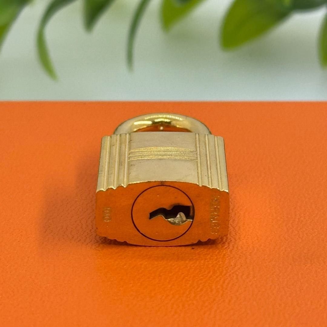 HERMES カデナ ゴールド 100番 チャーム キーホルダー 安い 083616