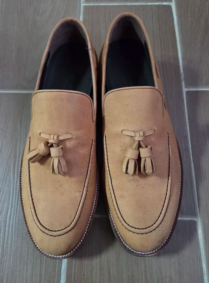 スウェード タッセル ローファー ブラウン