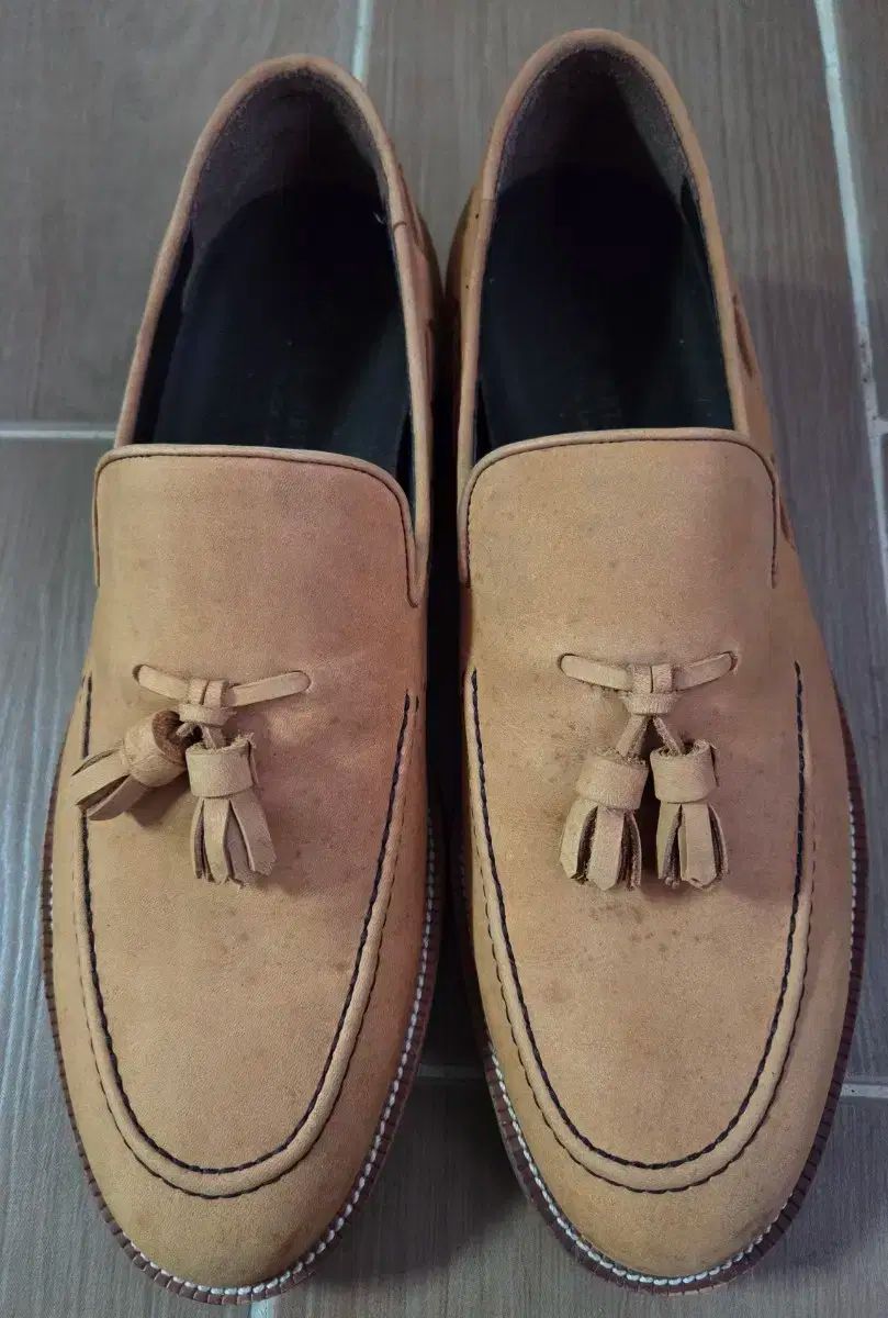 スウェード タッセル ローファー ブラウン