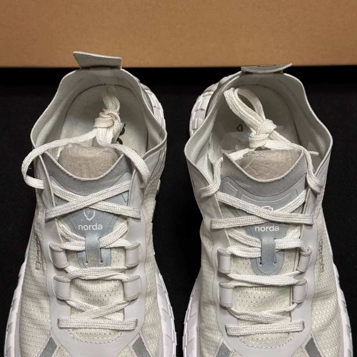 270 ノルダ 001 白 シルバー norda 001