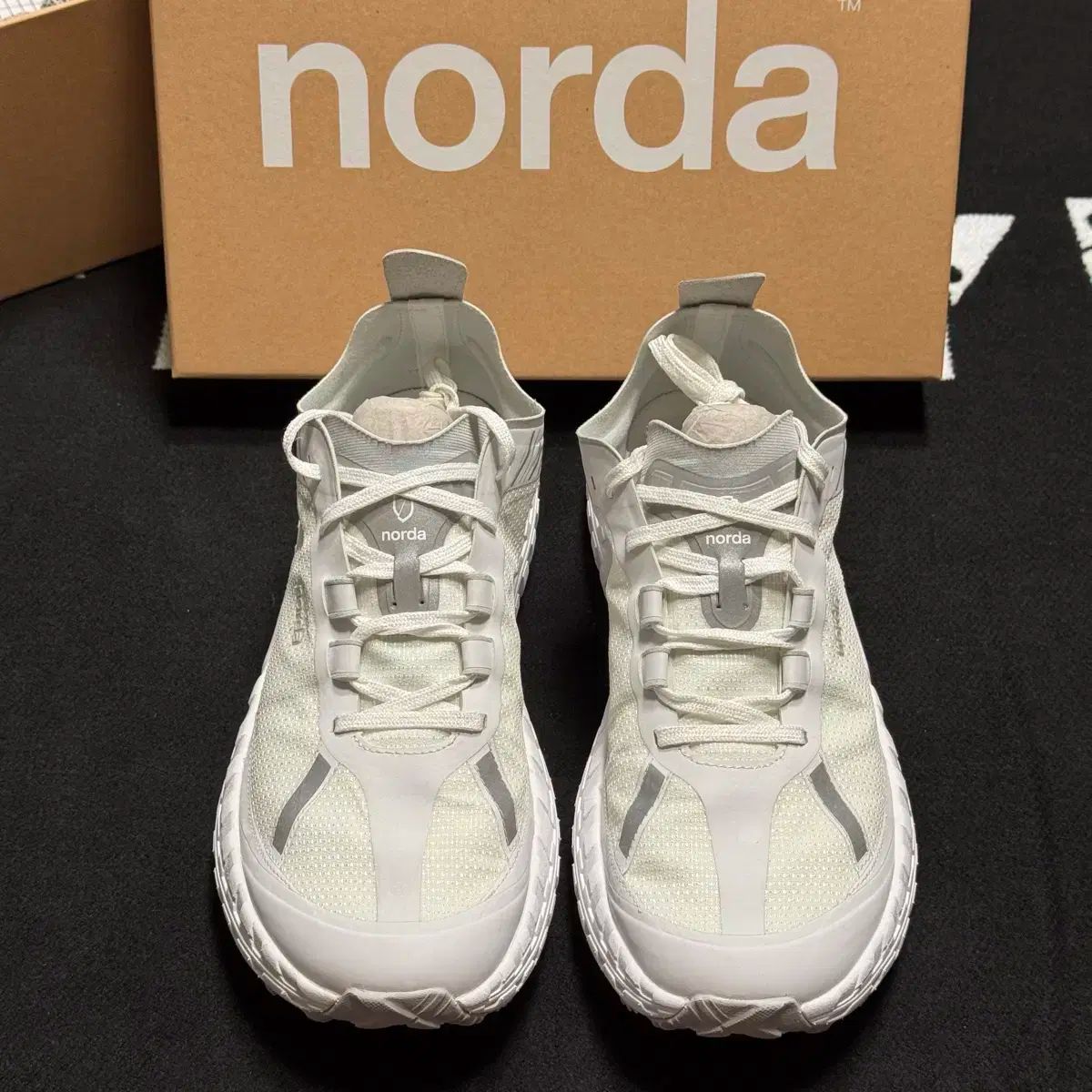 270 ノルダ 001 白 シルバー norda