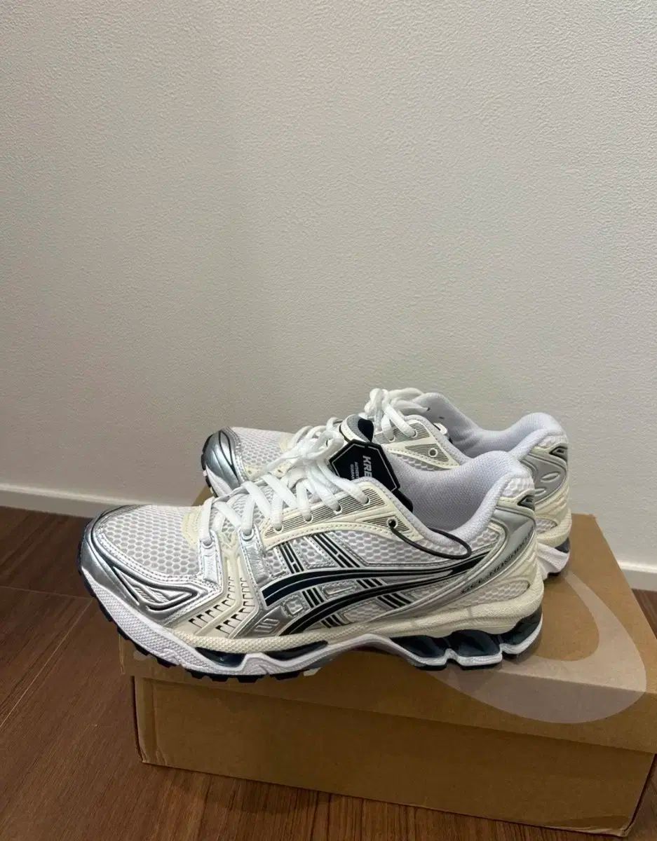 アシックス ゲル カヤノ 14 ホワイトミッドナイト