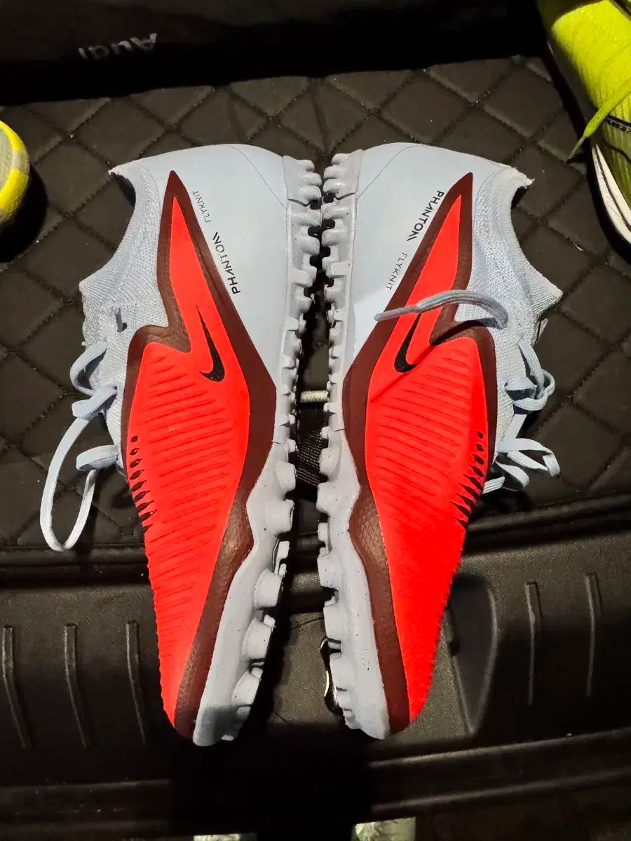 ナイキ FANTOM 6 プロTF 255