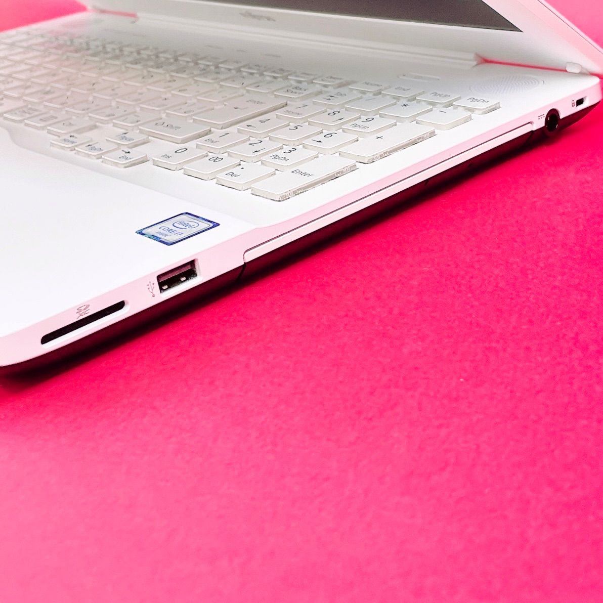 美品✨Corei7✨️可愛い白ノートパソコン✨️Windows11 快適SSD500GB