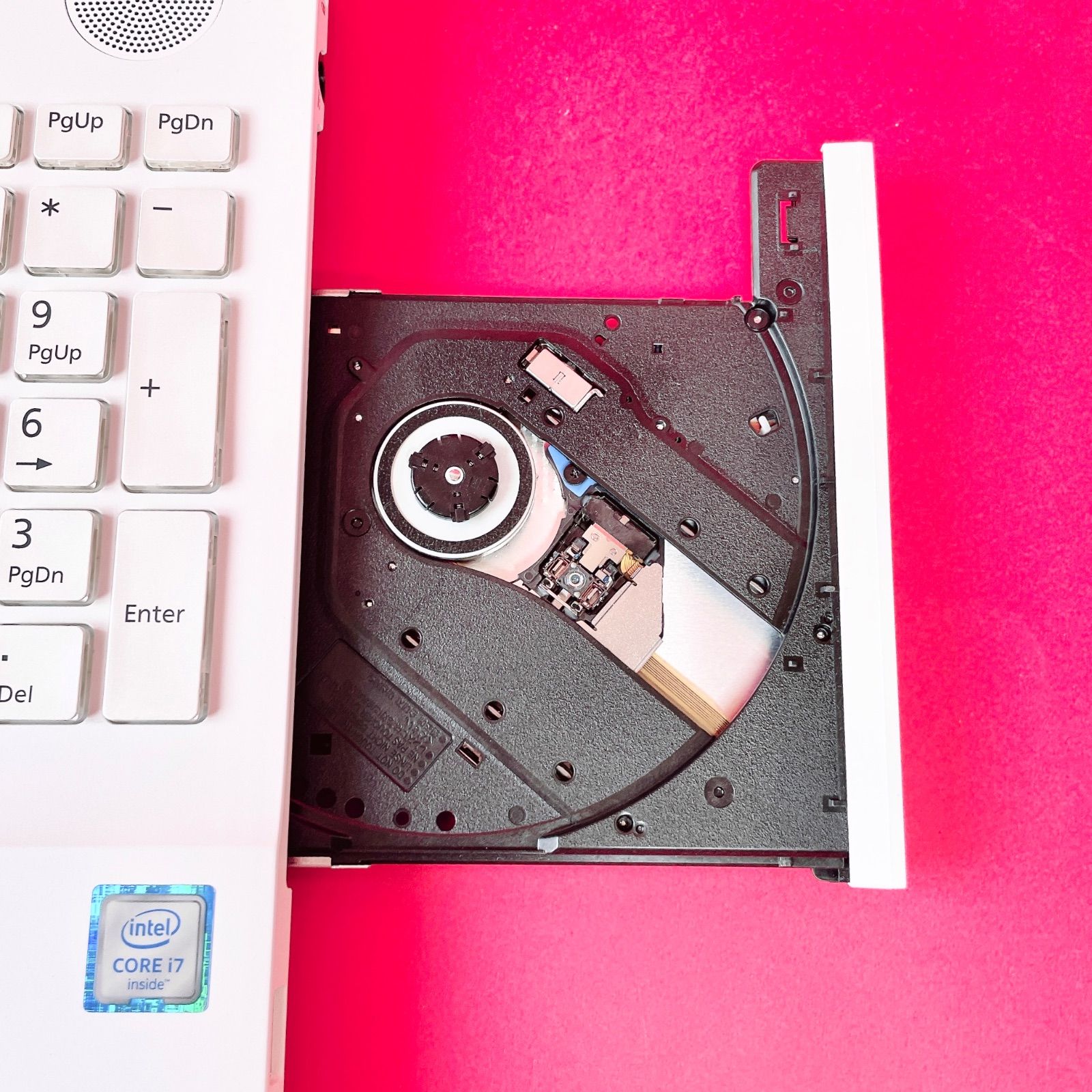 美品✨Corei7✨️可愛い白ノートパソコン✨️Windows11 快適SSD500GB