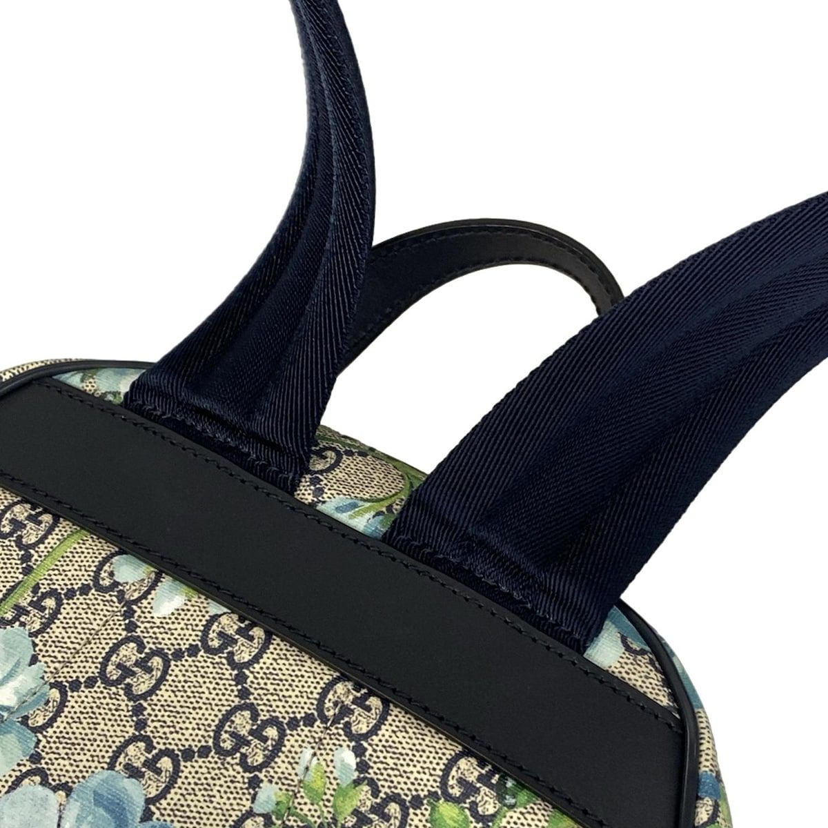 ベージュ×ネイビー×マルチ