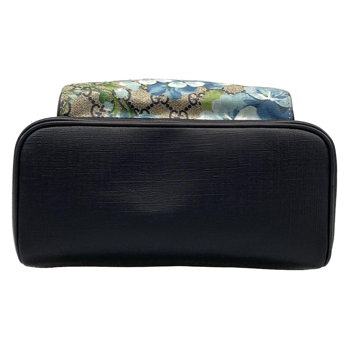 ベージュ×ネイビー×マルチ