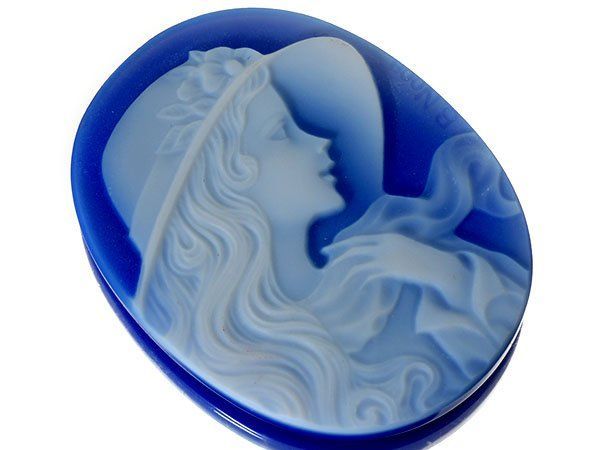 ジュエリー B NooR作 優雅な女性の横顔の彫刻 ブルーストーンカメオルース 45.0ｍｍ×35.1ｍｍ k1006v