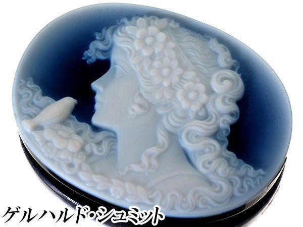 ジュエリー ゲルハルド シュミット作 小鳥と遊ぶ華やかな貴婦人の彫刻 絶品ブルーストーンカメオルース k1010m