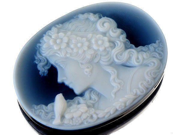 ジュエリー ゲルハルド シュミット作 小鳥と遊ぶ華やかな貴婦人の彫刻 絶品ブルーストーンカメオルース k 1010 m