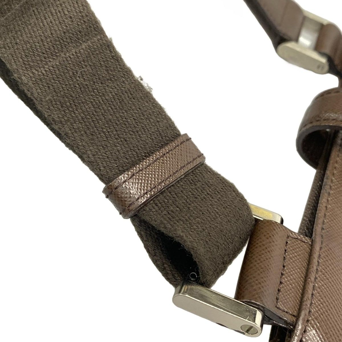 - ベージュ×ダークブラウン×マルチ