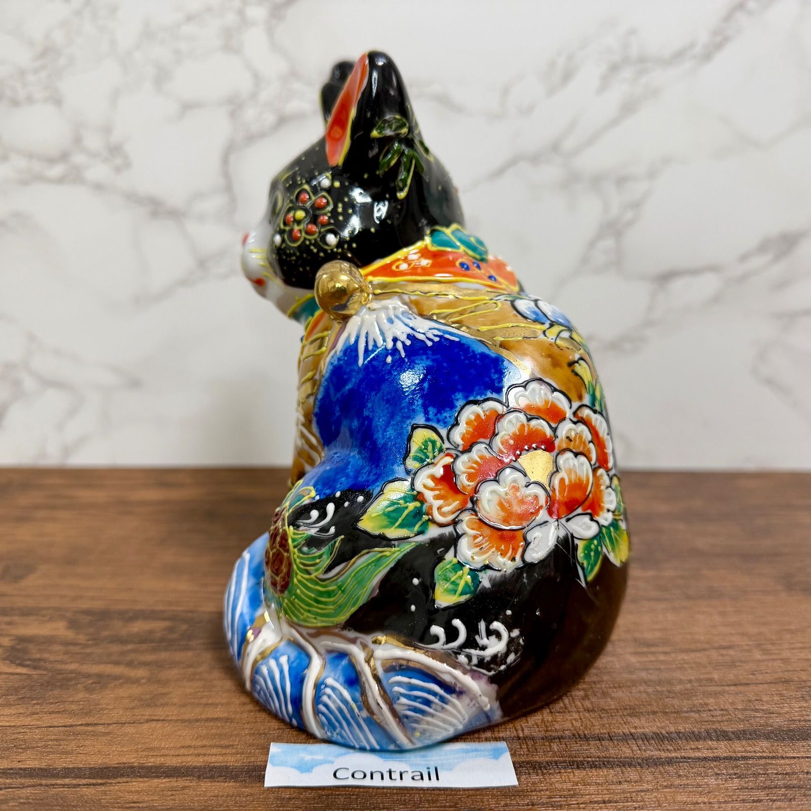 九谷焼】横座り 招き猫 黒盛 富士山 鶴亀 花と蝶 5.5号 良い 縁起物