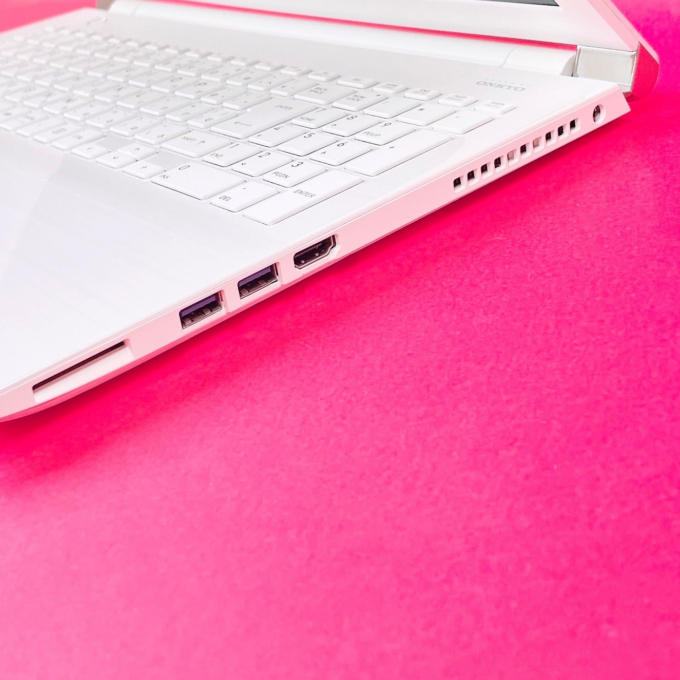 美品✨動作良好❣️薄型ノートパソコン✨️快適SSD256GB カメラ