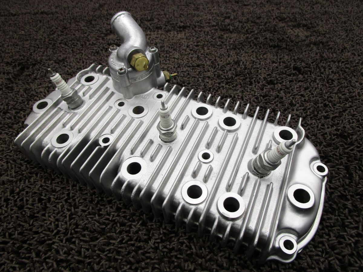 GT 750 シリンダーヘッドカバー A 8069 スズキ キャブ車