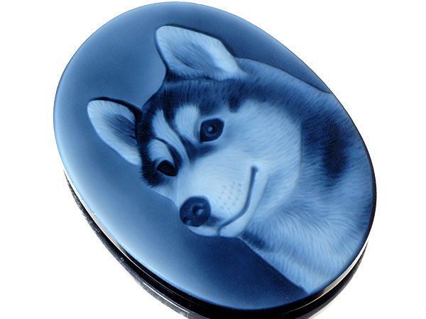 ジュエリー シベリアンハスキーの彫刻 絶品ブルーストーンカメオルース 40.0ｍｍ×30.0ｍｍ k1021v