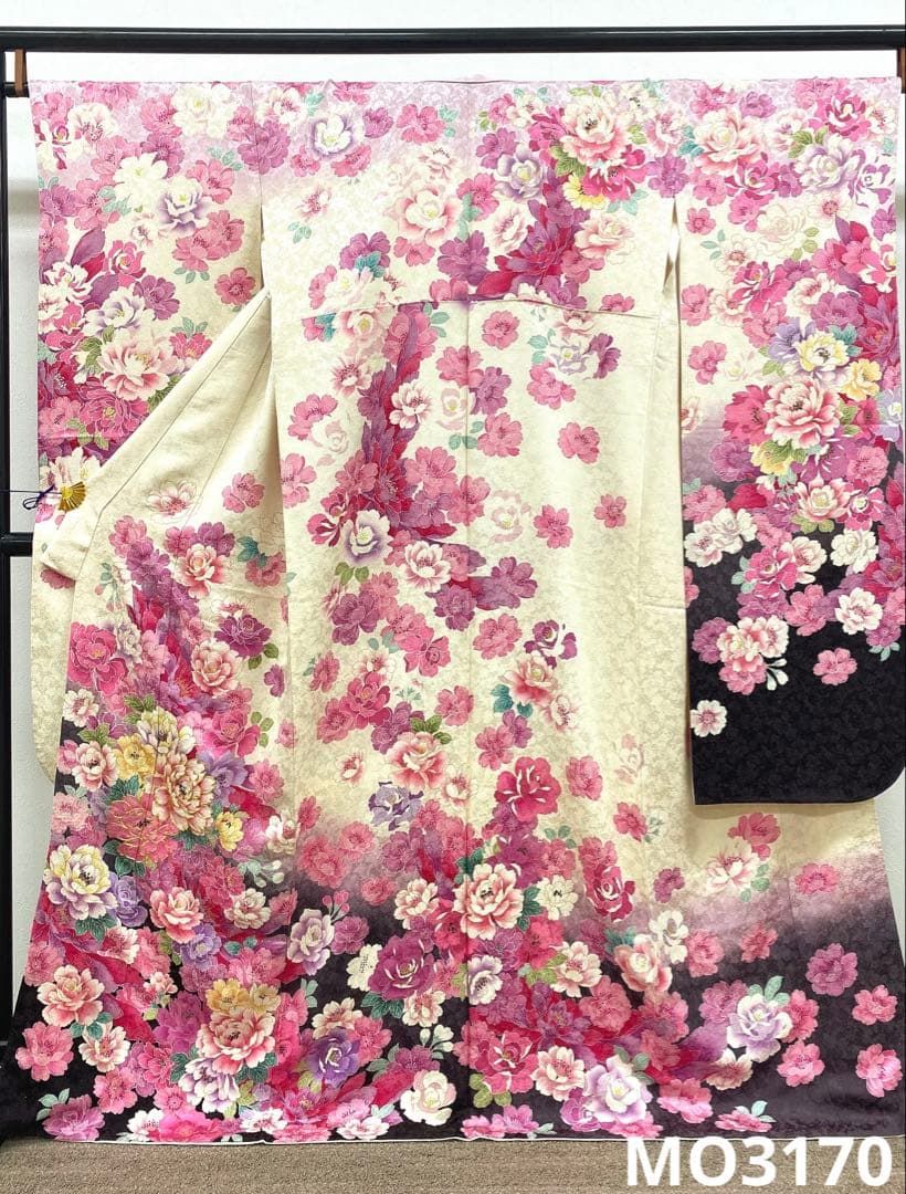 振袖 銀通し 金駒 金彩 紋意匠 牡丹 身丈166cm 撥水加工済 MO3170
