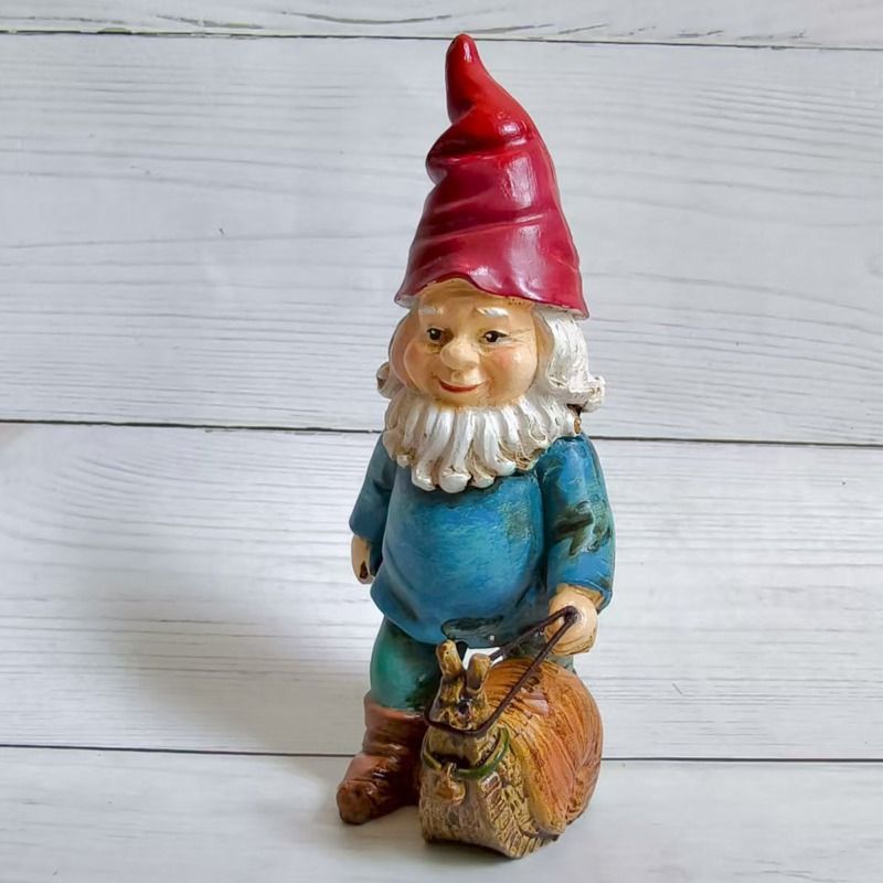 置物 オブジェ ガーデンオーナメント カタツムリと散歩をしている小人 かたつむり ユニーク 屋外 インテリア 玄関 リビング ダイニング 装飾 庭 ガーデニング ガーデン ギフト インテリア用品 贈り物 雑貨 樹脂