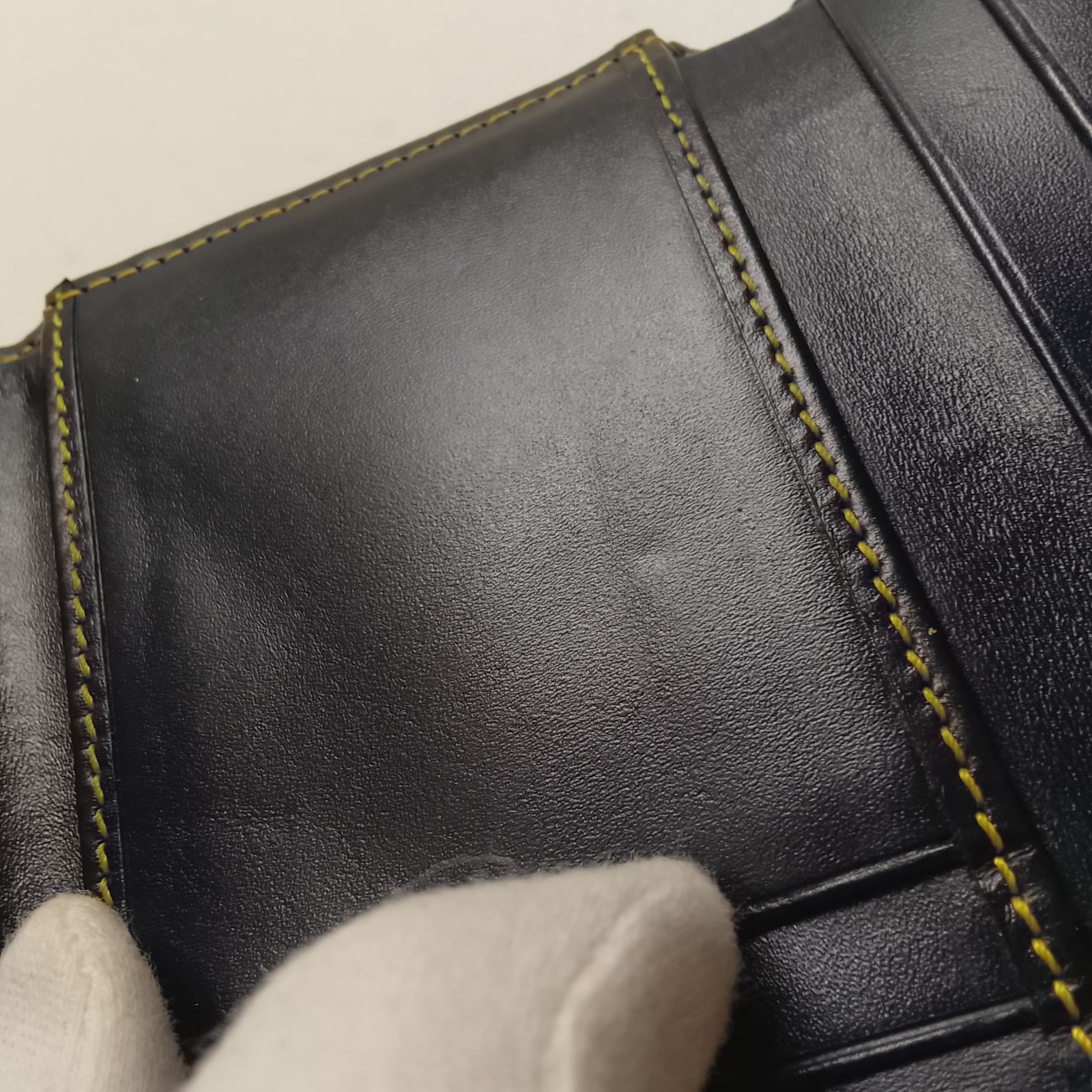 3つ折り財布 ゴールド金具