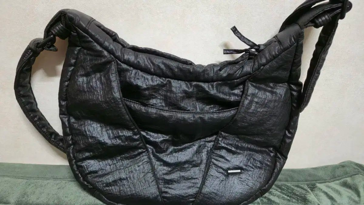 ワースワイルムーブメント パデッドバッグ クロスバック