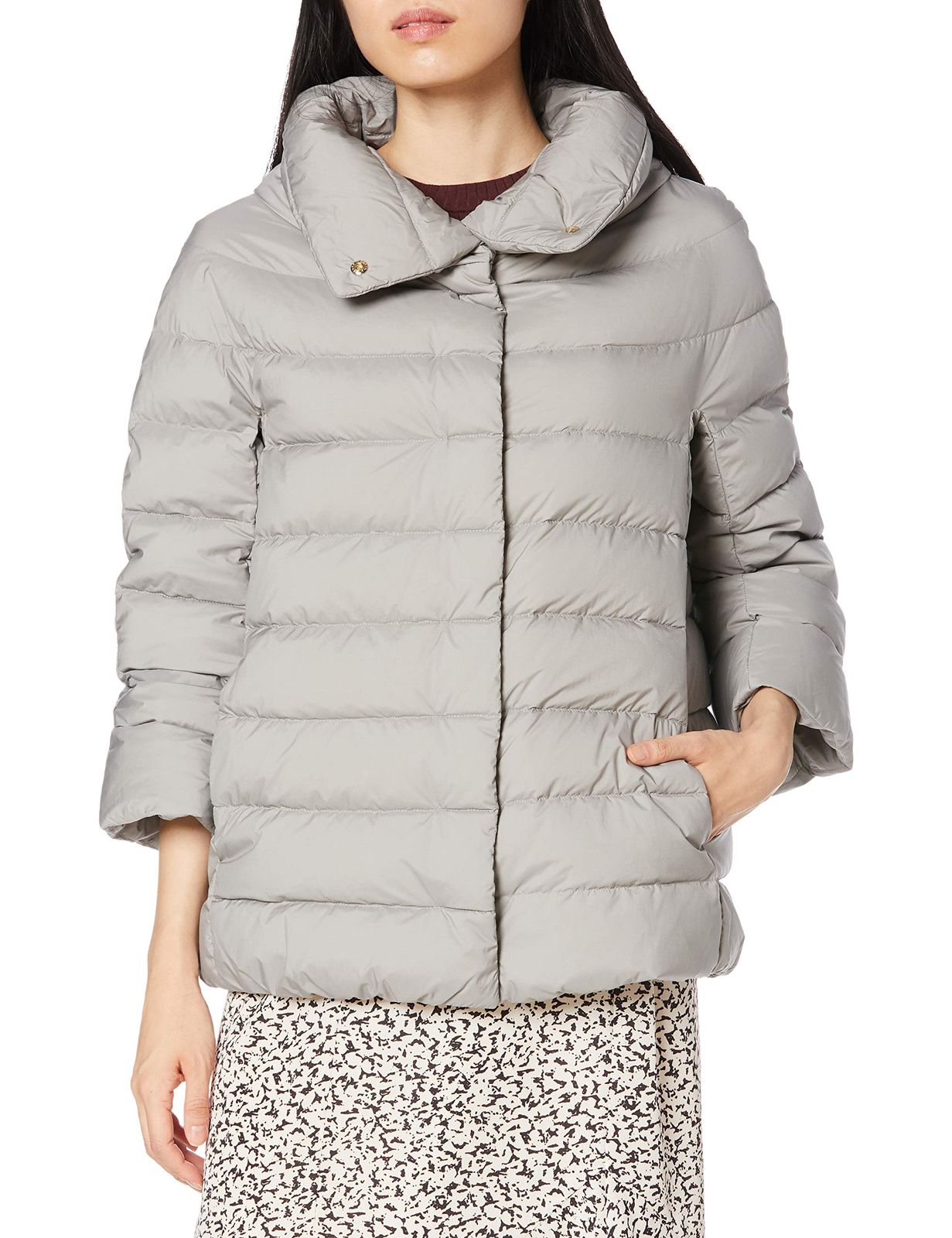 ヘルノ 公式 定番 超軽量ナイロン ツヤ無し ダウン入り 8分袖 スタンド ブルゾン MAINライン PI0506D 9410 L.GREY レディース ライトグレー EU 44 日本サイズ11 号相当