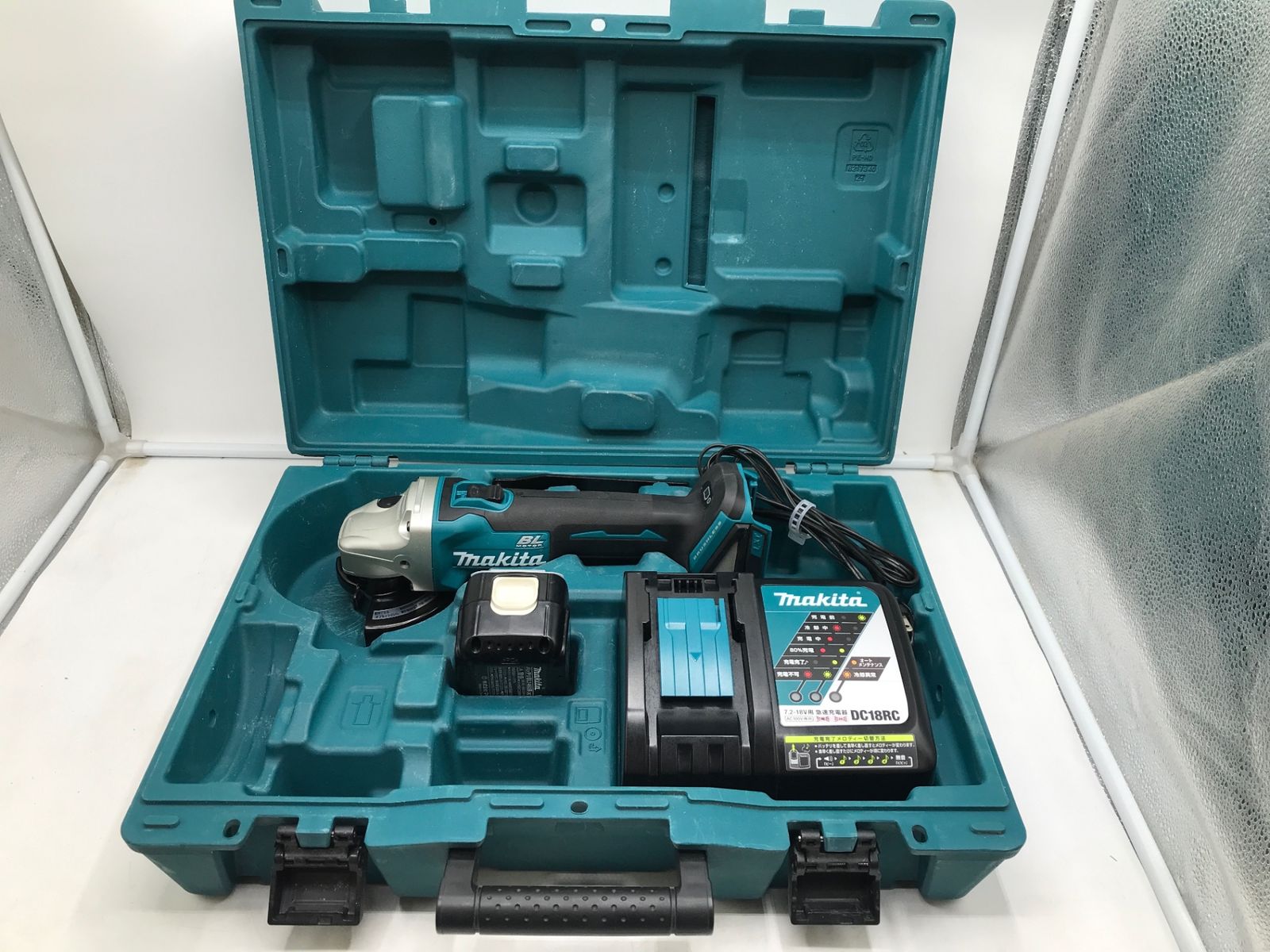 品 Makita マキタ 14.4v100ミリ充電式ディスクグラインダ GA403DRGN ITDAMVYDKN5C エコツール岡崎岩津店 M02