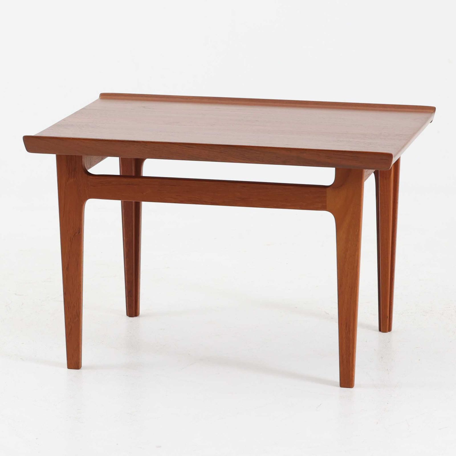 Finn Juhl サイドテーブル FD 635 チーク無垢 幅60 cm France - Son フィン ユール フランス＆サン DK 19025