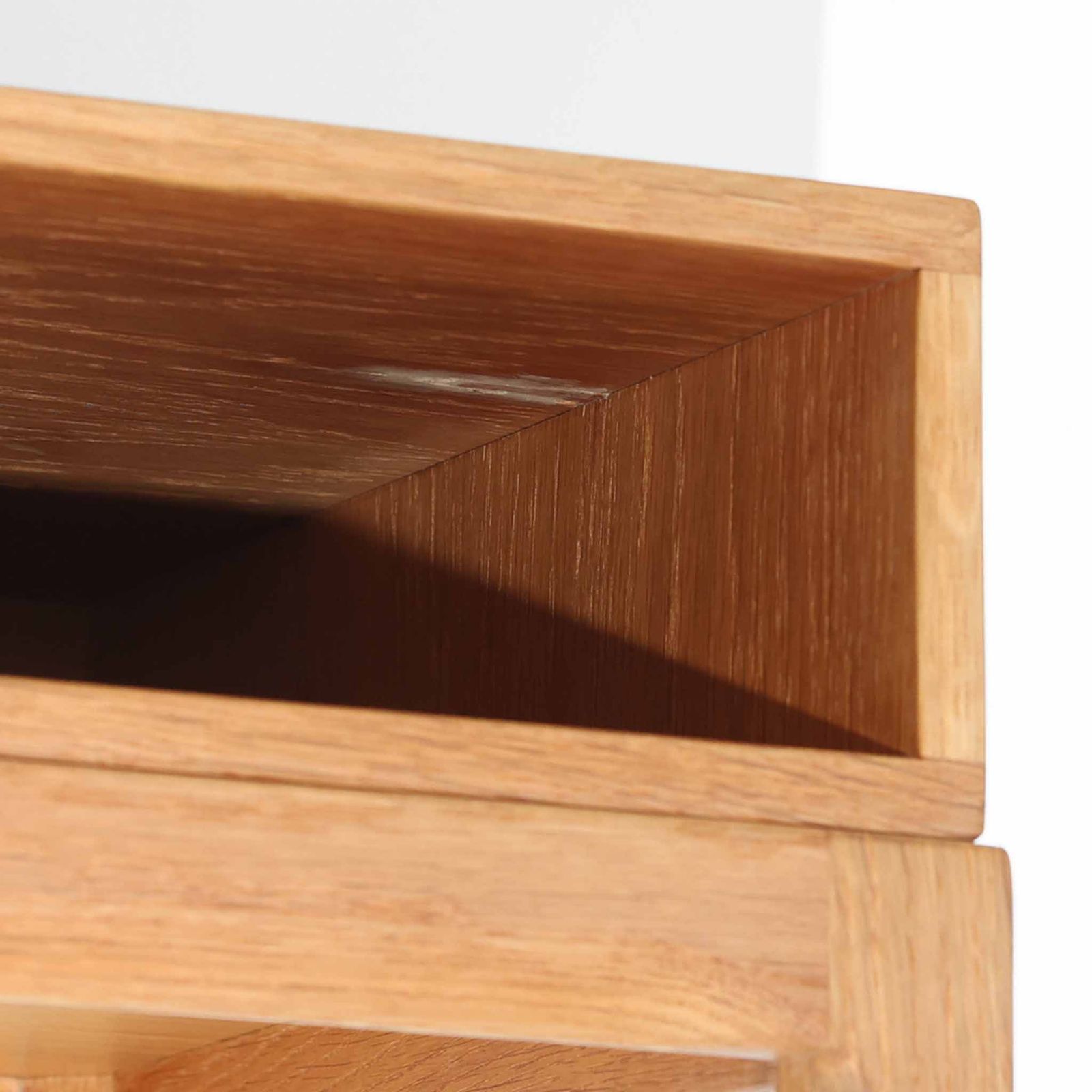 【miori】Kai Kristiansenマガジンテーブル/サイド Kai Kristiansen side table with magazine holder | €375 | Whoppah