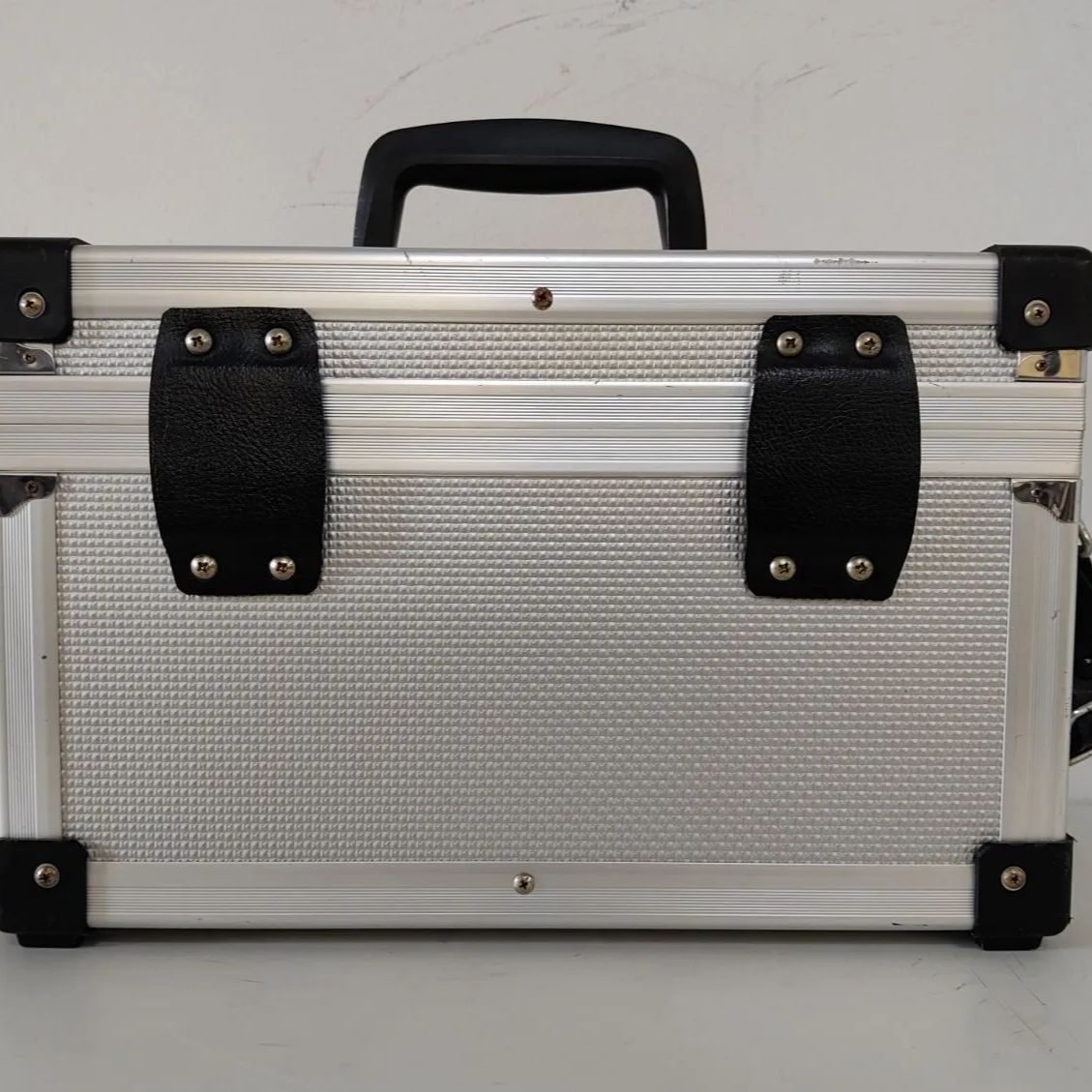 〇カメラ機材入れ ハードケース ジュラルミンケース - メルカリ