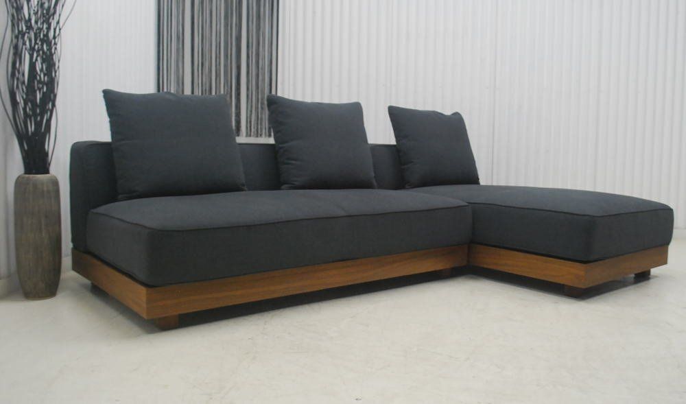 北欧調モダン アームレスデザイン