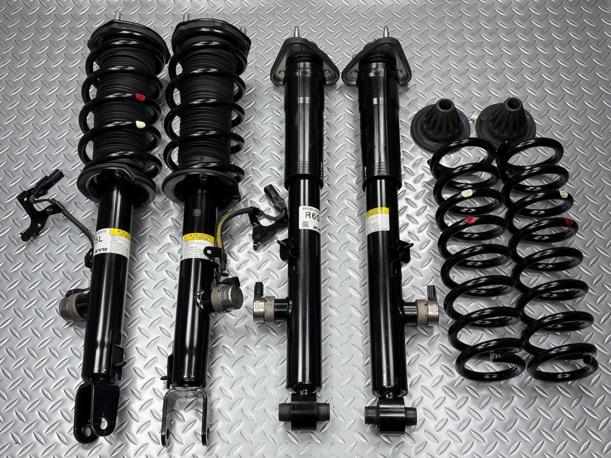 220系 クラウン サスキット 品番48510 30 E 70 48520 30870 48530 F 90 48540 30190 ショックアブソーバー AZSH 20