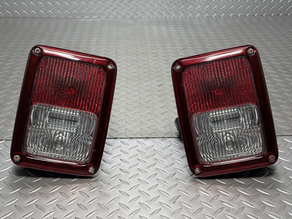 Jeep JK ラングラー テールランプ 左右 品番 テールライト テールレンズ Wrangler ジープ